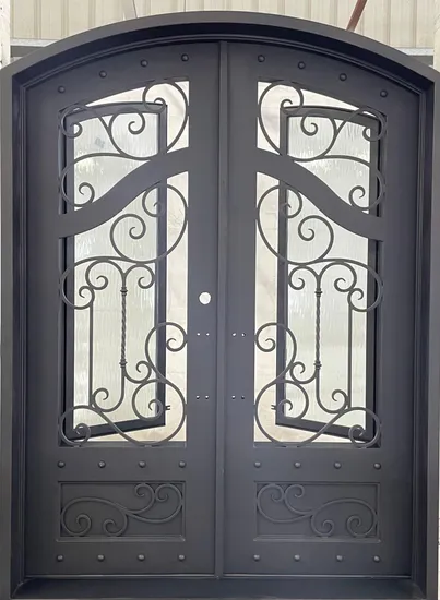 Nova entrada principal de design francês com portas duplas de ferro forjado e aço
